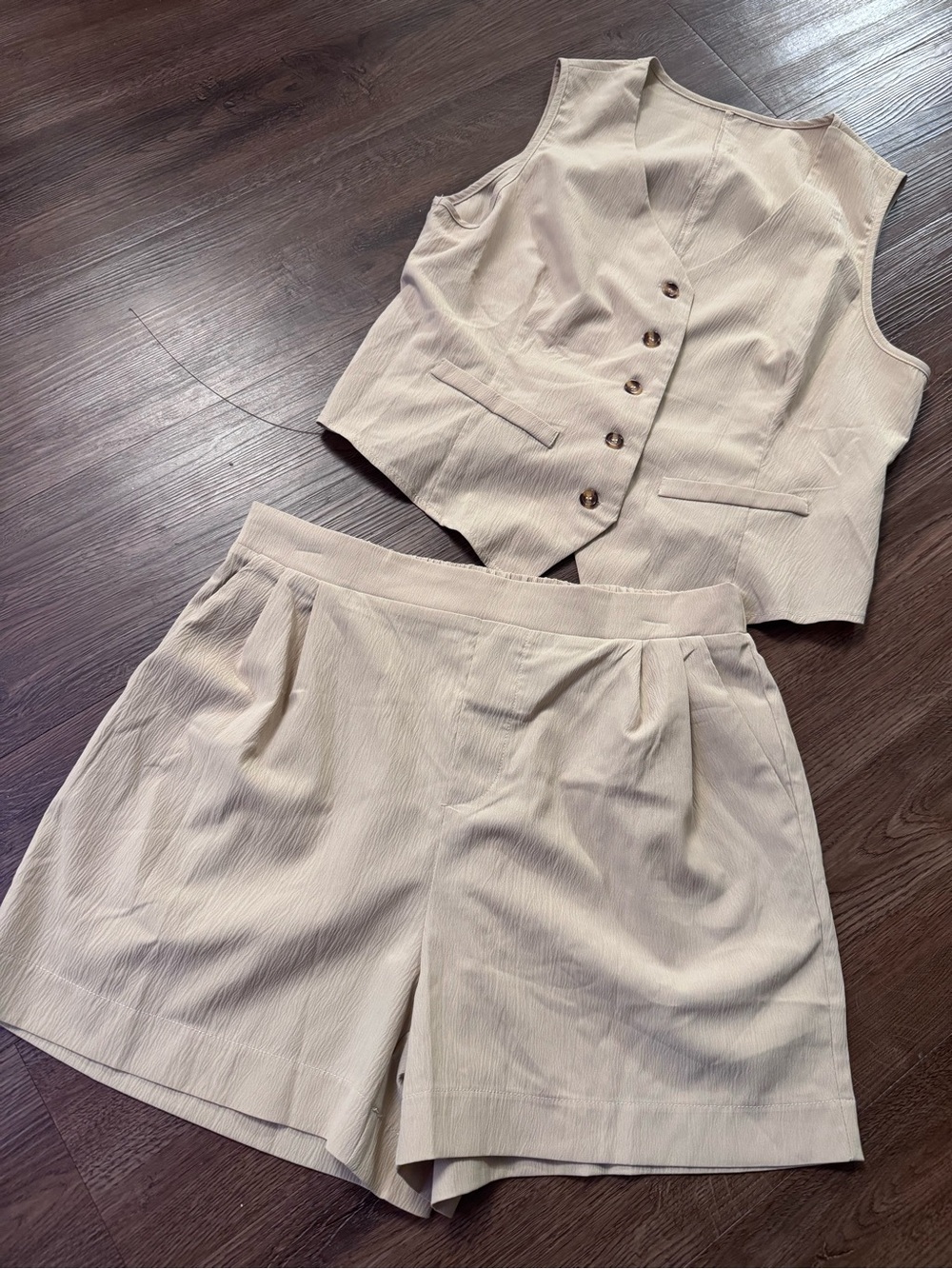Women’s Cream Tailored High-Waist Shorts With Vest